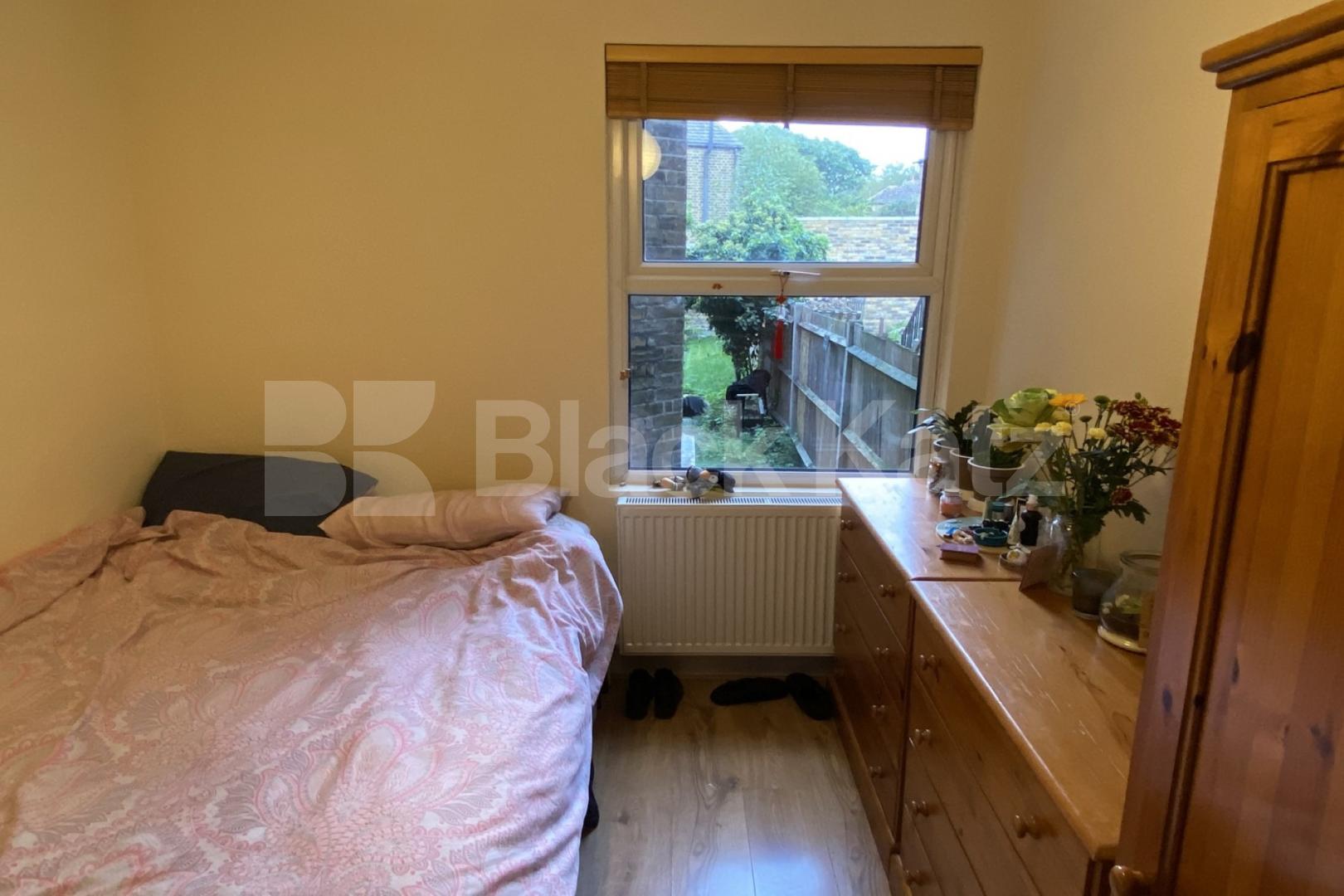 Spacious ground floor garden flat in Surrey Quays Trundleys Road , Surrey Quays 